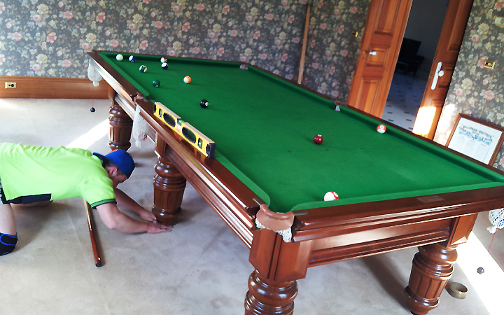 picture of moving a Billiard/Pool table 2